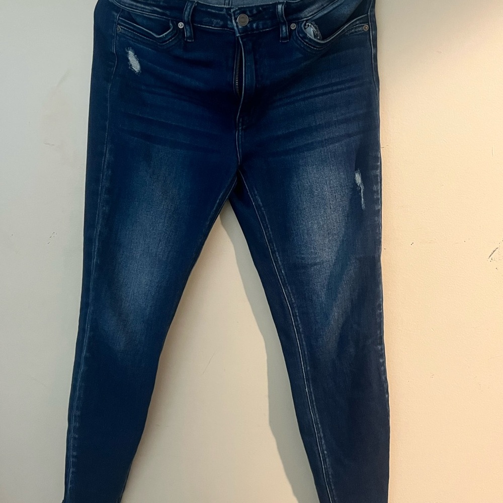 Stylish Distressed Button-Fly Jeans - Picture 2 of 3